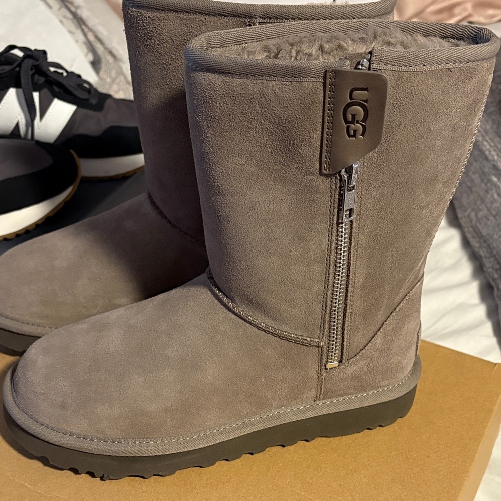 UGG Classic Tan Suede Boots - Picture 4 of 6